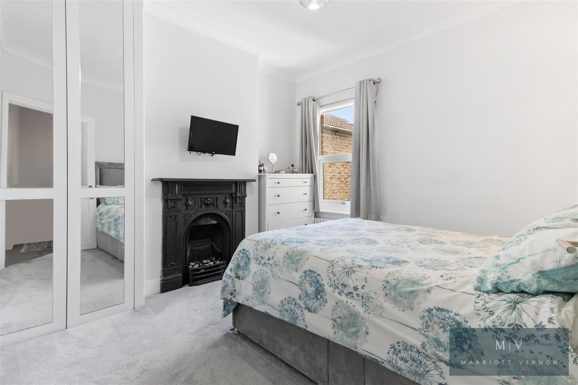 Flat Davidson Road in Greater London