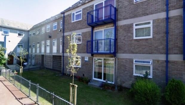 Flat Thorburn Square in Greater London