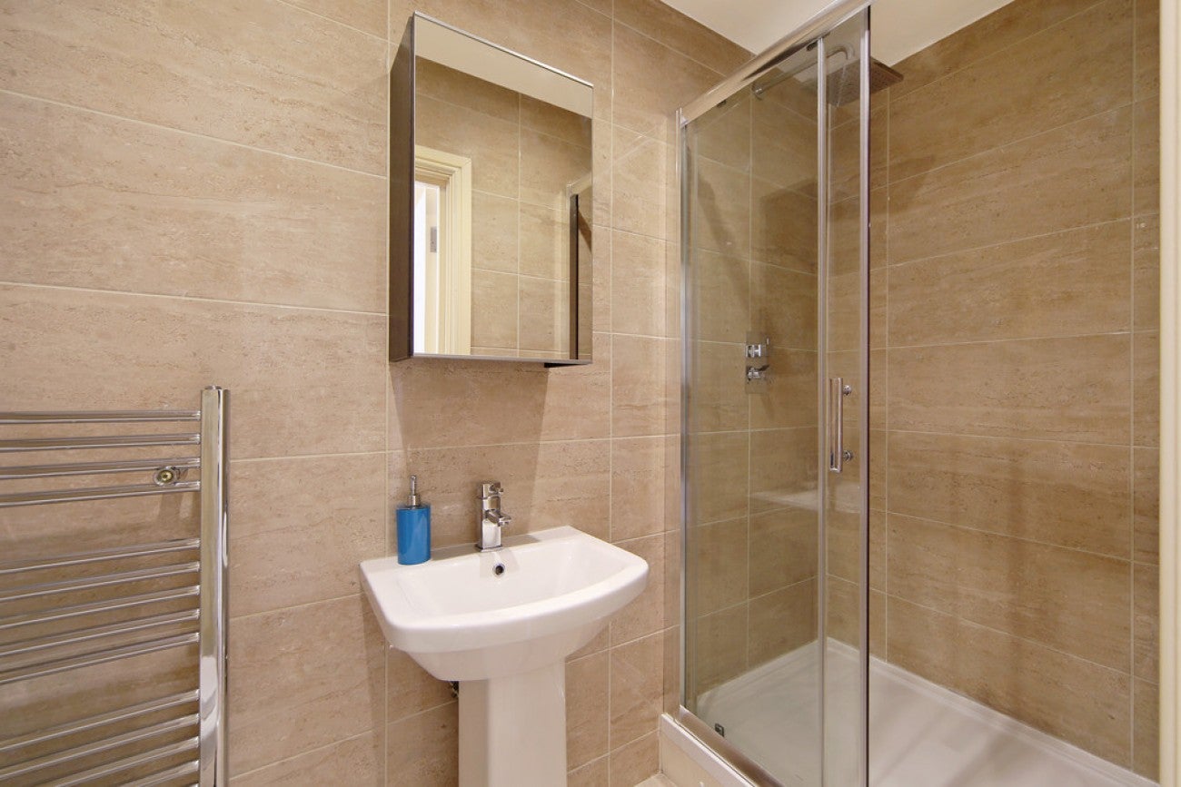 Flat Richard Street in Greater London