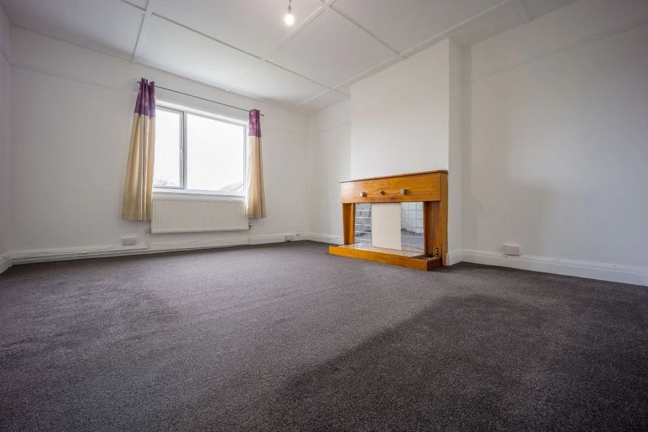 Room Mayplace Road East in Greater London